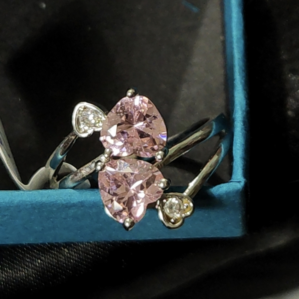 ~SIZE 8~ Elegant, sophisticated, sparkly Pink Stone(pink Kunzite?) Women's Ring~